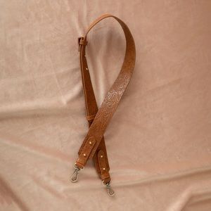 Azaria Luxe Floral Strap
Milled / Cognac